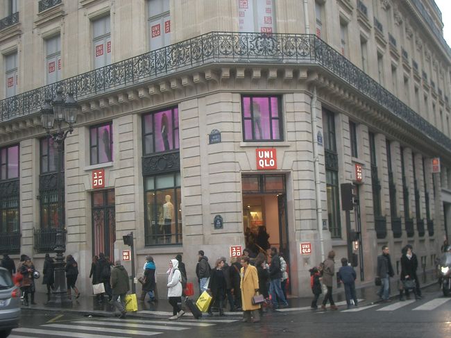 おとなりにユニクロがあります。