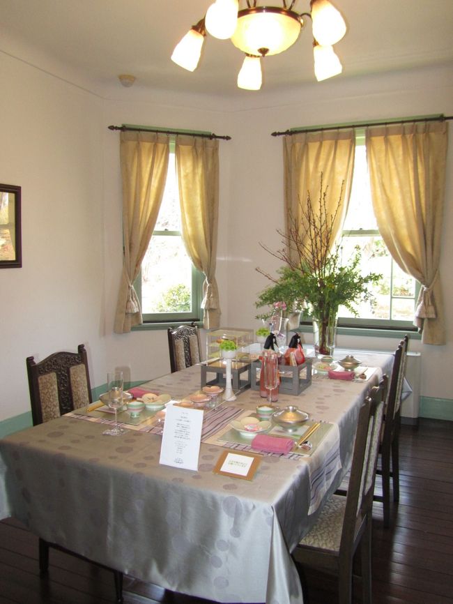 <br /><br /><br /><br />ブラフ１８番館<br /><br /><br />テーマは「桃の節句」　〜小さな贅沢　大きな喜び〜<br /><br />雪解けまぢかの３月に<br />禊をして健康祈願をした<br />　「上巳の節句」<br />今ではお雛様に願いを込め<br />普段よりもちょっと贅沢に<br />テーブルを飾ってみる<br />家族が集う喜びを感じながら<br /><br /><br />