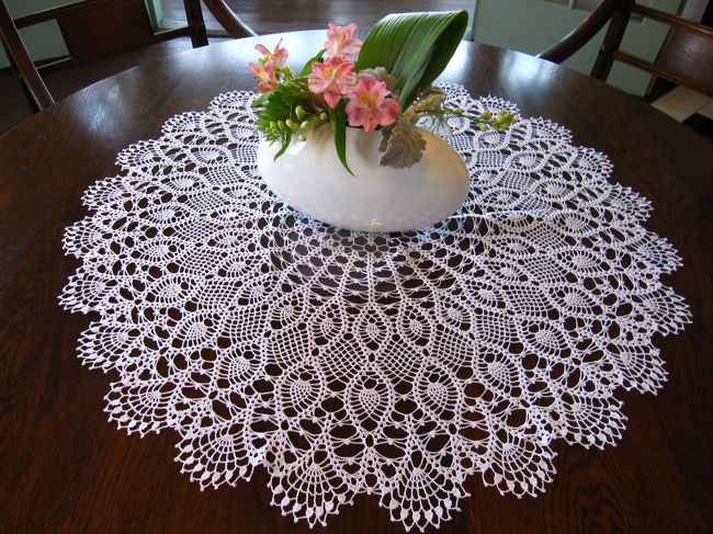 <br /><br /><br />大きなテーブルセンターの中央に<br /><br />春色の花がありました。<br /><br />