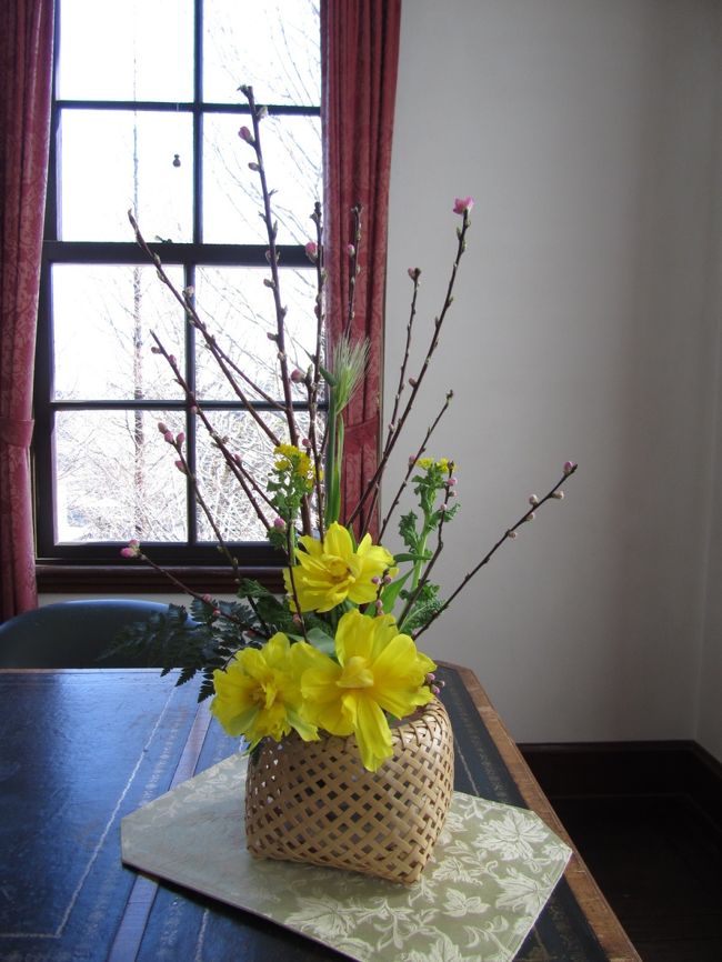 <br /><br />黄色のチューリップ<br /><br />菜の花<br /><br />麦の穂<br /><br />シダ<br /><br />桃の花<br /><br /><br /><br />寒い日が多かったので、桃は咲いていませんね〜。<br /><br />