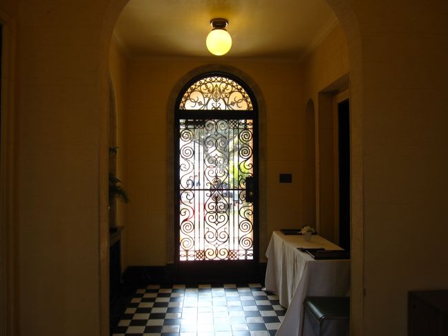 <br /><br />結婚式が始まると、<br /><br />ここの扉が閉められます。<br /><br /><br />厳かな雰囲気…<br /><br /><br />