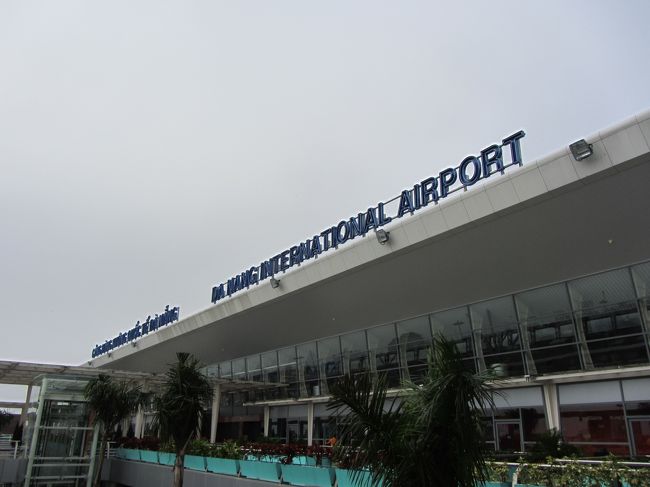 ホイアンからダナン空港までホテルが呼んでもらったタクシーで３０分強かかった<br />