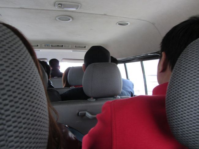 ハノイについて、ぎゅうぎゅう詰めたミニバスに入り込んで、<br />３０分も待たずにハノイ市内へ移動できます！！<br /><br />