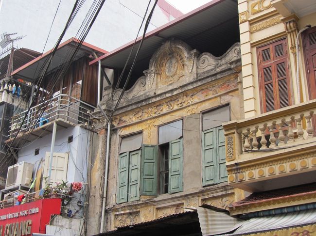 ちょっと両替屋さんを探しに行く！<br />