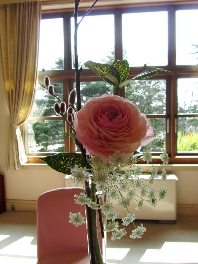 <br /><br /><br /><br />バラとレースフラワー・ネコヤナギ