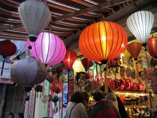 ハノイでもランタンがある、素敵！！<br />