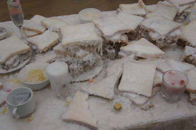 食べ物にロウがたくさんかかってる。<br /><br />やっぱり意味不明？？？？？？が飛び交う私の頭。