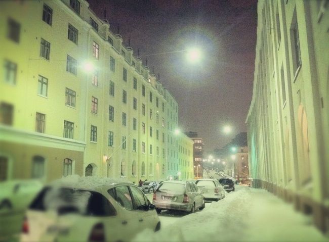 ヘルシンキの町は歩いて移動できます。<br />シンプルで塗り立てのようにみえる建物ですが、何百年も建っている建物が多いそうです。