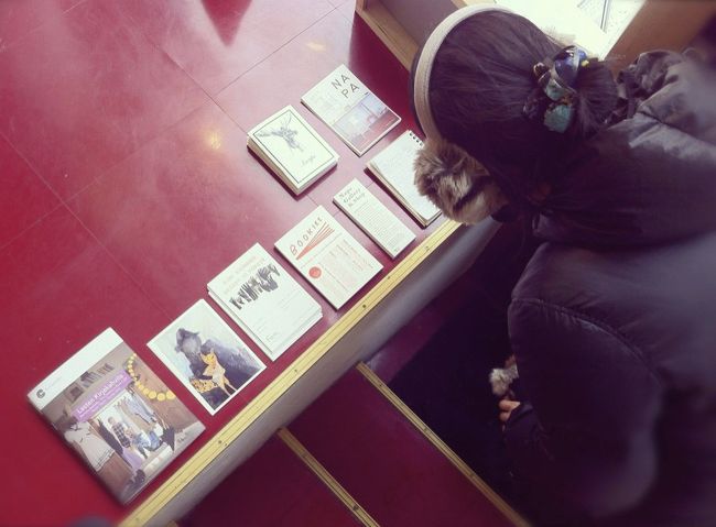 立ち寄ったギャラリー兼本屋さん。