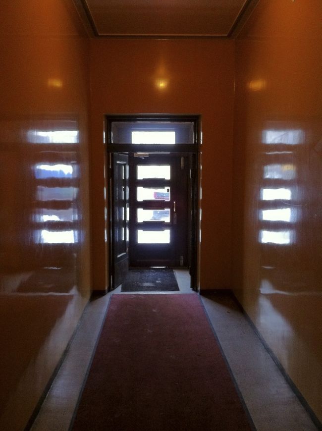 友人が住んでいるアパートの建物の入り口。