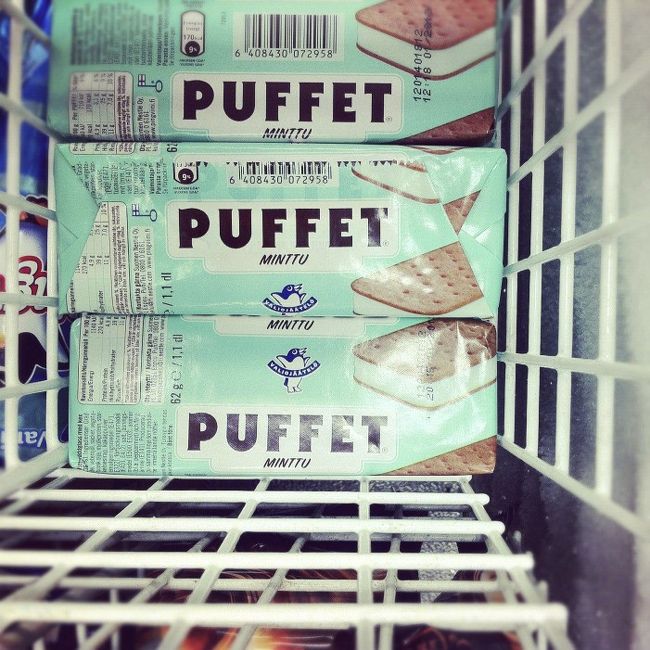 コンビニ（のようなお店を発見）のアイス。