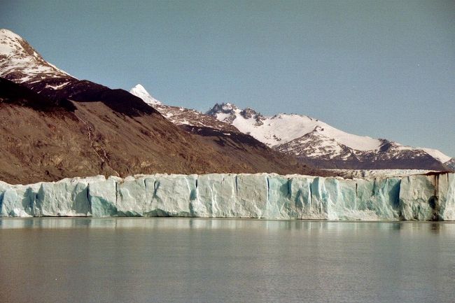 ウプサラ氷河<br /><br />比較するものが無いので分かりにくいですが、氷河の高さは60〜80ｍもあります。