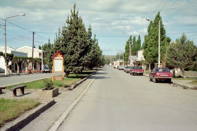 カラファテの町<br /><br />昨日の旅行代理店に行ったらリオガジェゴス→ウシュアイアのフライトは予約できてなくて、空港でキャンセル待ちするしかないとのこと。明日のうちにウシュアイアまで辿り着けるかな〜〜。
