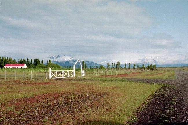 ＜12月9日＞<br />カラファテから1日ツアーでペリト・モレノ氷河の観光へ<br /><br />写真は途中で立ち寄ったアシエンダ（農園）。<br /><br />