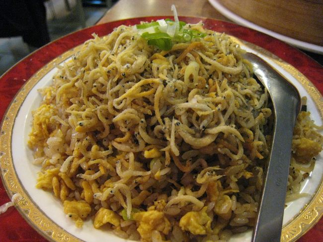 しらす炒飯はうわさどうりの美味しさ。一度食べたらまた来たくなります。