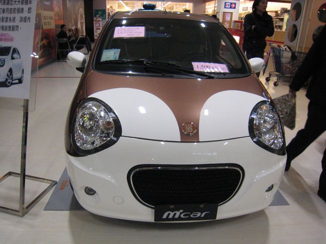 コストコに展示してあったチップとデールバージョンの車。カワイイ