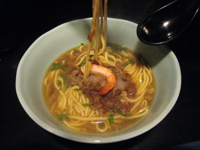 あ〜「パクチーなしで」とお願いしたけどしっかり入っていました。残念