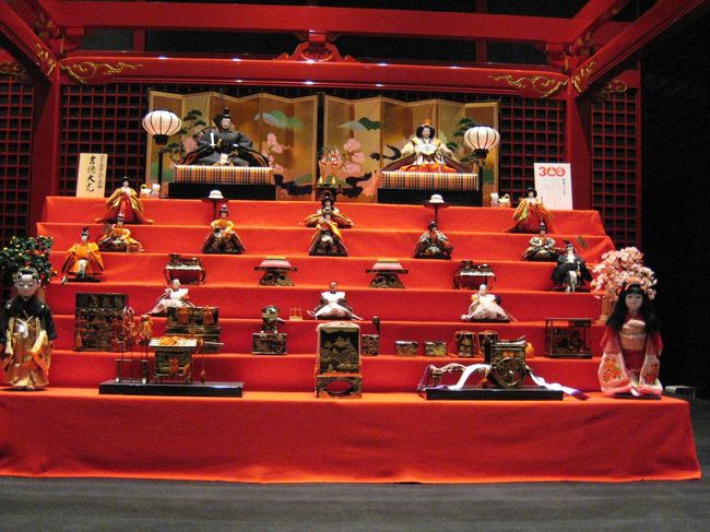 朝早いので羽田空港のお店はほとんど開いていません。