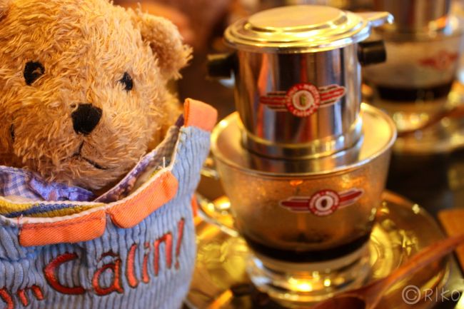 友人の叔母さま（以下、叔母チャン）も気に入ったようで<br />あとで市場でベトナムコーヒーをたくさん買って帰りました。