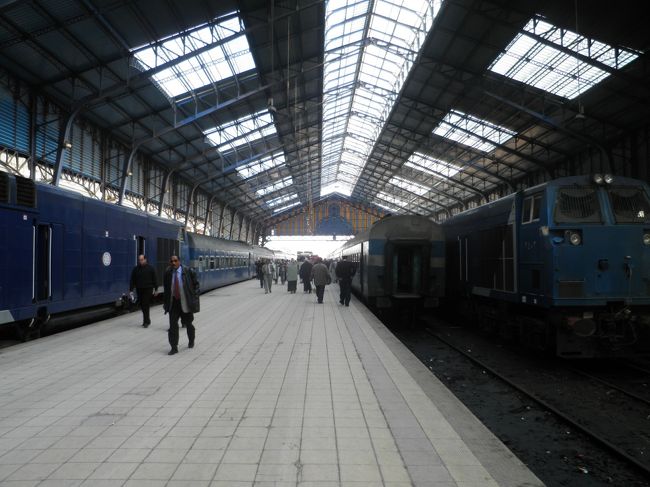 カイロから3時間ちょっと、午前11時頃アレキサンドリアに到着。