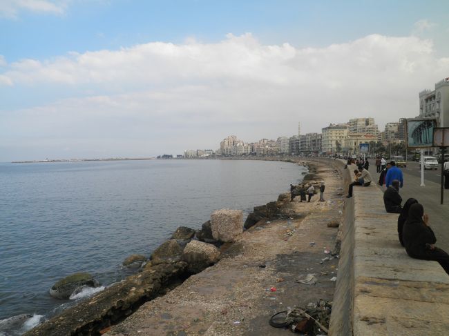 こちら側は青空で明るいです。