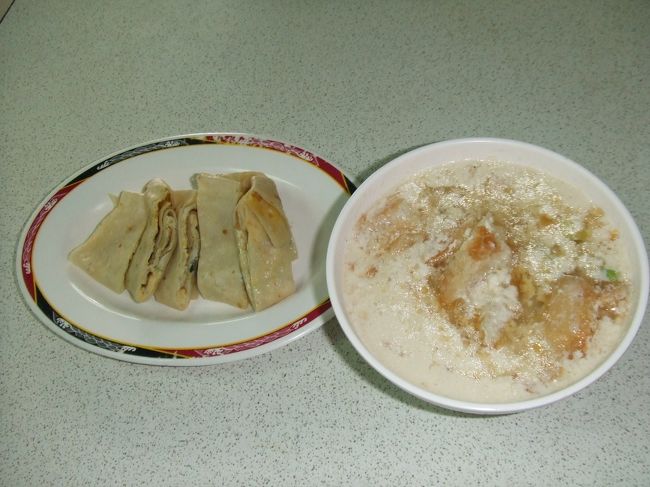 知人に教えてもらった豆漿のお店へ。<br />初めて食べたけど、朝にはぴったりなかんじでした☆