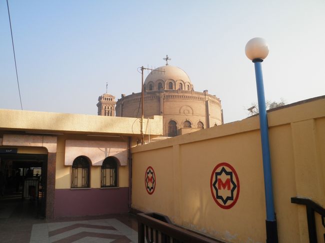 オールドカイロはキリスト教会を流れを組むコプト教の地域です。