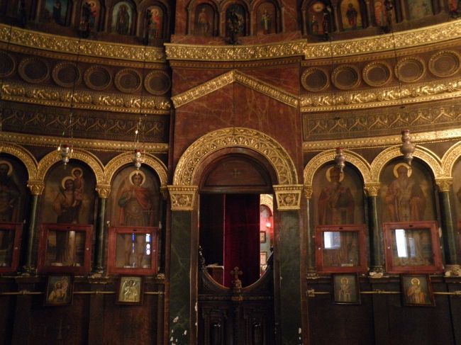 イスラムとは違いますが、キリスト教とイスラム教がミックスした感じですね。