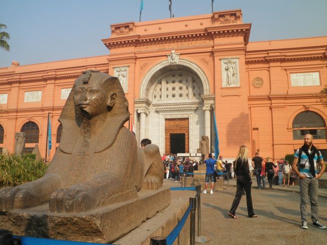 荷物も検査後、預けさせられました。