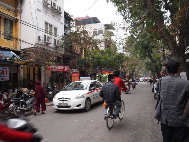 バイクにびくびくしながら旧市街散策。