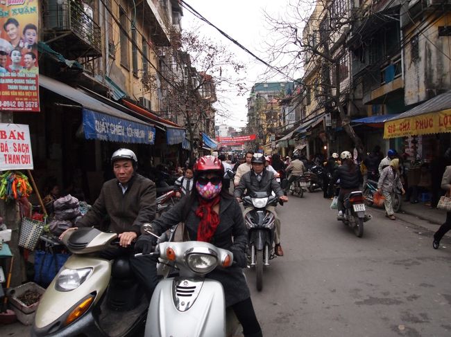 観光気分でせまい旧市街を歩いていたのは<br />地元の人に邪魔だって思われただろうな〜。<br />きっと、築地市場を集団で歩いてる<br />外国人観光客のような感じだったと思います。