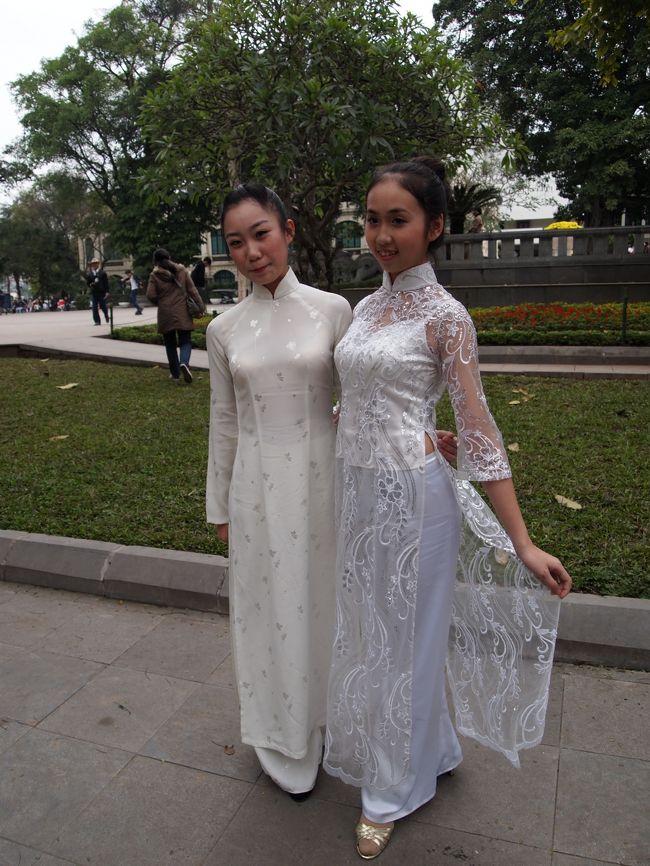 アオザイ着たかわい娘ちゃんがいたので<br />許可をいただきお写真撮らせてもらいました。<br />