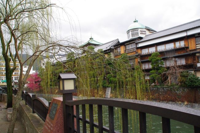 1泊なんてあっという間だねぇ〜すごい豪華な宿ってわけじゃなかったけど、1万以下で2食付、貸切風呂も付いてならいいね！<br /><br />10時には宿を出されてしまうので、また散策してから東京に向かおう。<br /><br />