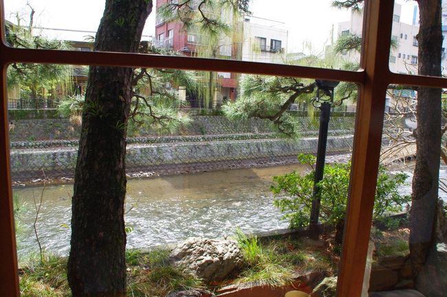 せっかくだから、松川を望みながら一息。