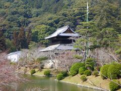 また、更に少し先にすすむと吉川氏の菩提を弔う吉香神社の絵馬堂の錦雲閣が見えてきます。ここも特に紅葉のシーズンは散策にお勧めです。
