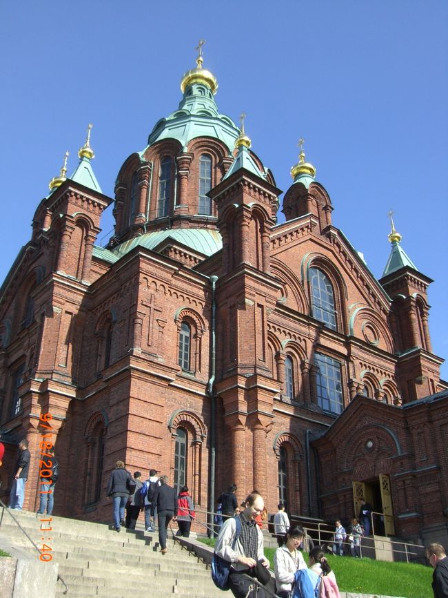 ヘルシンキ市内に戻ってきて、買い物もしたかったので、市内のみの観光で。<br /><br />マーケット、ヘルシンキ大聖堂からも近く、一番目立つこの教会へ。