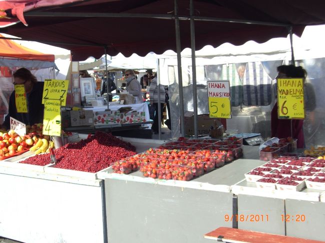 近くのマーケット。ヘルシンキといえばかもめ食堂。かもめ食堂といえはマーケットでしょう！！<br />もう、食べたい料理がいっぱい！！