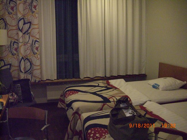 今日のホテルは空港に近いところ。最後の最後にやっと、普通のホテルです。<br /><br />サウナとジムがついてて、結構快適でした。