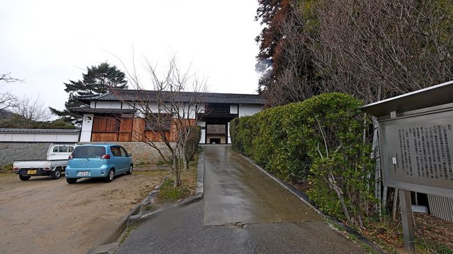 1520国重要文化財吉原家住宅駐車場に着く．ここまでくるのに狭い道で苦労した．年代が分かっている農家では日本最古のもの