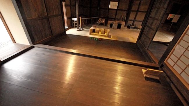 食堂，主人と女子供，下人の段差