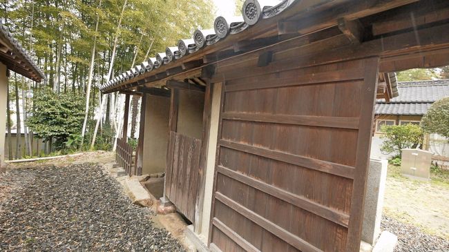 厠，そのまま肥料に持って行けるようになっている