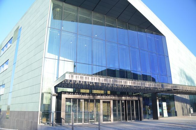 新しいミュージックセンターの近代的なファサード