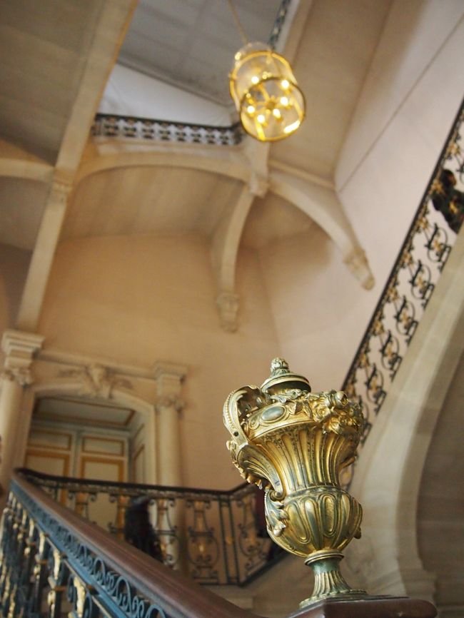 階段を上って2階（フランス式1階）へ。