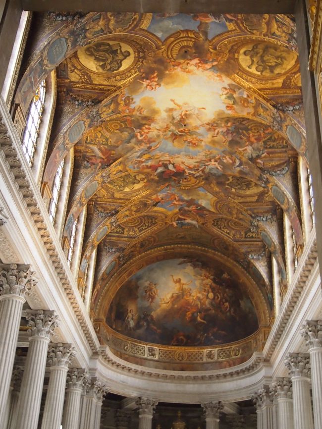 天井画がよく見えます。<br /><br />…にしても豪華すぎる…＾＾；