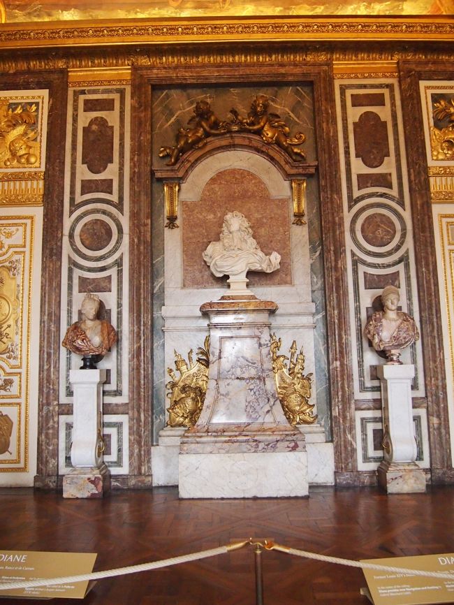お次はディアナの間。