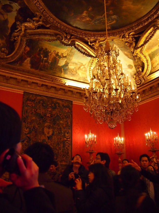 メルクリウスの間は写真を撮り忘れ（←）アポロンの間です。<br /><br />ここで、中国の団体観光客とぶつかってしまい、部屋の中は大混雑…。団体客と見学のタイミングぶつかってしまうとこんな感じになってしまうので、早めに回るor遅めに回るかで調整がきく場合はした方がゆっくり見学＆写真撮影できます。