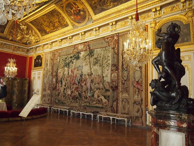 この部屋もまた豪華…。