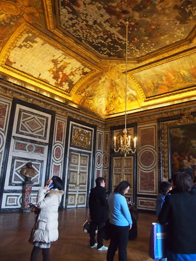 こちらは衛兵の間。<br />衛兵の部屋だからですかね。十分豪華ではありますが、他の部屋と比べれば部屋の雰囲気は落ち着いた感じがします。