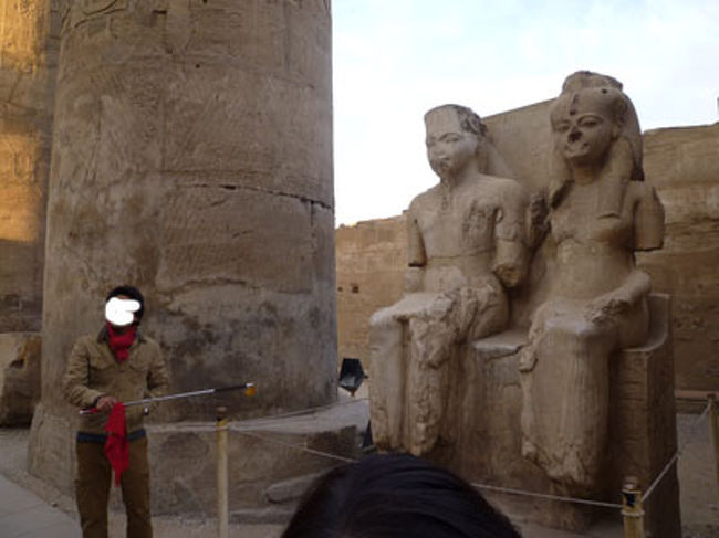 ファラオと王妃の像。ラブラブだったらしい。<br />そんなどうでもいい事しか覚えていない