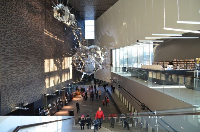 新しいミュージックセンターのロビー内部